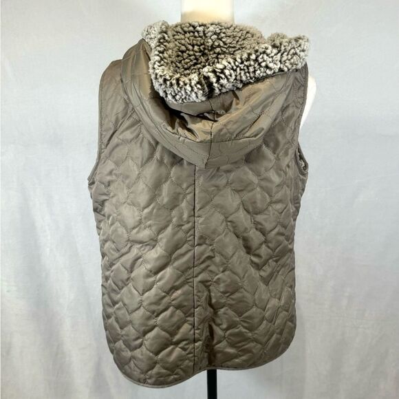 Altar’d State mocha Sherpa lined quilted hooded vest size small - Picture 4 of 7